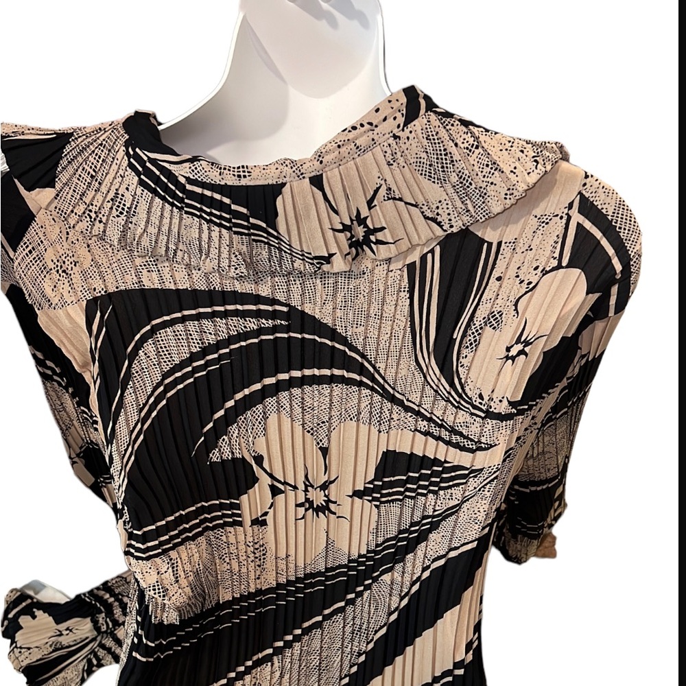 Jennifer L Lloyd Lace up Blouse size “L” - Picture 3 of 6